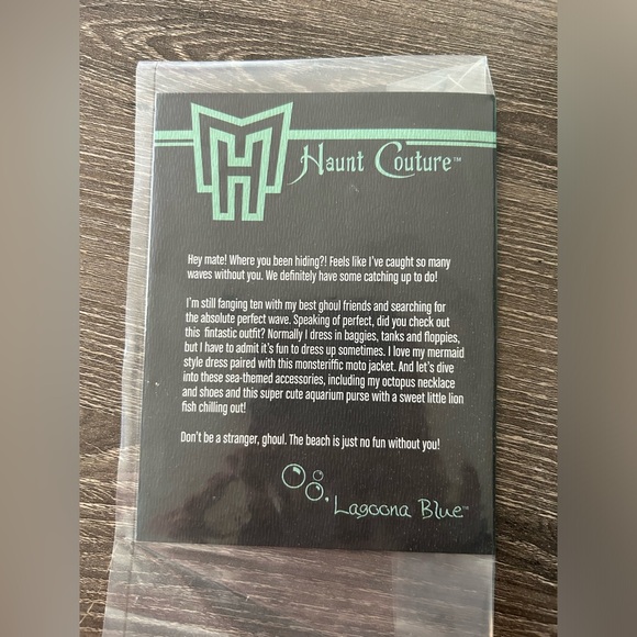 Haunt couture Lagoona Blue doll from 2022 - Picture 4 of 13